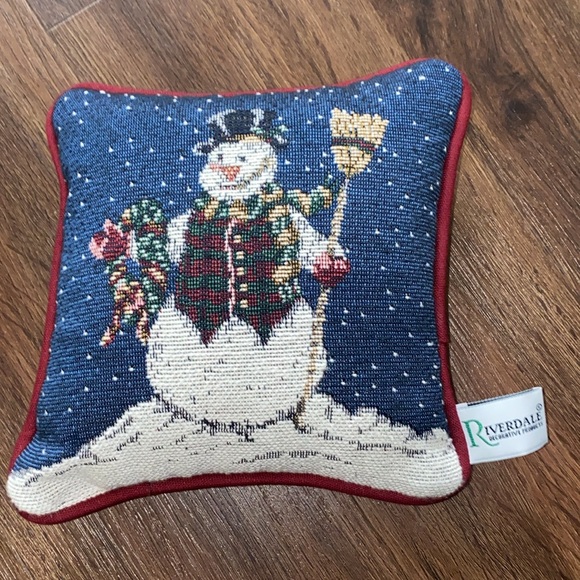 Riverdale Decorative small pillows - Picture 2 of 6